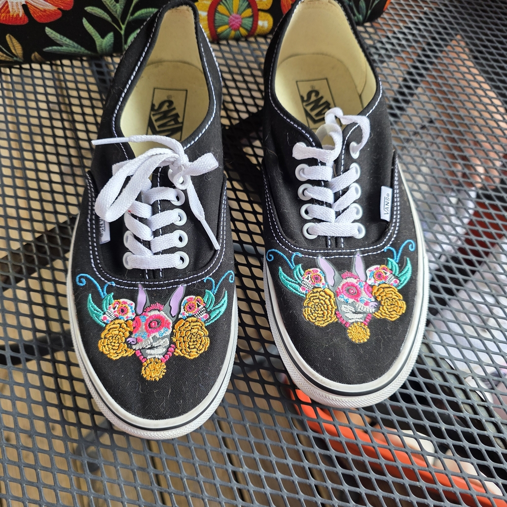 Vans Women's Black Floral Embroidered Sneakers